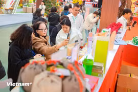 通过本次展会，各企业与地方政府成功地推介了那些与地理标志、文化故事及地方特色紧密相连的产品。 图自越通社