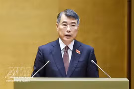 越共中央政治局委员、政府总理黎明兴作关于2026年经济社会发展计划执行情况及2027年计划预期的报告 图自越通社