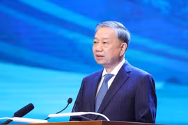 越共中央总书记苏林在2025年P4G越南峰会上发表施政演讲
