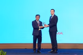 越南科学技术部代表越南政府接受由全球移动通信系统协会（GSMA）颁发的2026年政府领导力奖 图自suckhoedoisong.vn