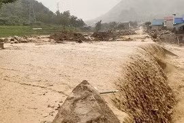 莱州省芒桑乡齐村32号国道山体滑坡路段。图片来源：越通社发
