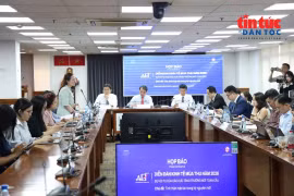 代表们在2026年秋季经济论坛上分享相关信息。图：越通社《信息与民族报》