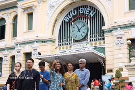 胡志明市中央邮政局一直是越南国内外游客青睐的旅游景点。图：越通社