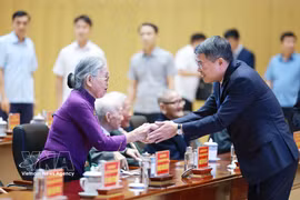 黎明兴在海防市党委举行的80年、70年党龄勋章颁发仪式上发表讲话。图片来源：越通社