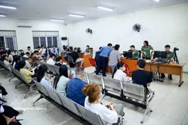 首都公安干部、警务人员开展二级电子身份账户注册工作。图自越通社
