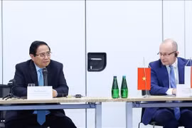 越南政府总理范明政与波兰国家网络安全中心领导会谈 图自越通社