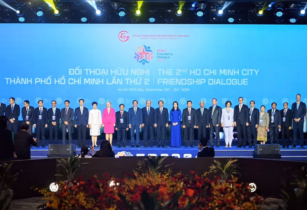 vna_potal_doi_thoai_huu_nghi_tp_ho_chi_minh_nam_2024_thong_qua_tuyen_bo_chu_tich_cua_hoi_nghi_thi_truong_7613706.jpg