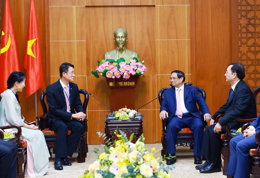 vna_potal_thu_tuong_pham_minh_chinh_tiep_tong_giam_doc_cong_ty_phu_my_hung_7610056.jpg