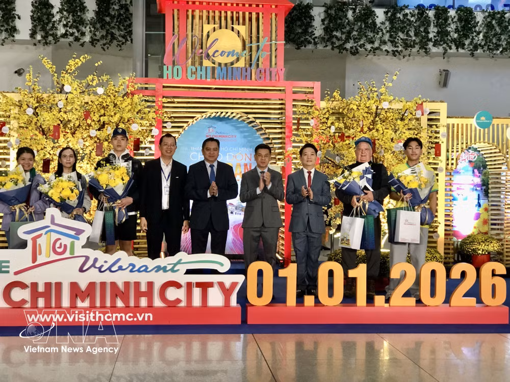 vnanet-potal-thanh-pho-ho-chi-minh-don-doan-khach-du-lich-dau-tien-nam-2026-8507075.jpg