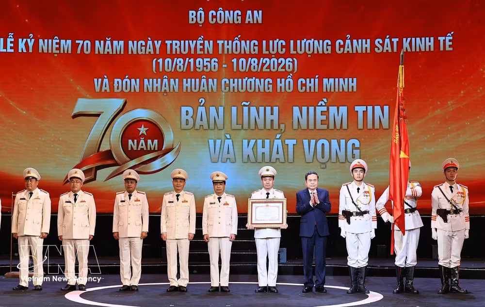 vnanet-potal-chu-tich-quoc-hoi-du-le-ky-niem-70-nam-ngay-truyen-thong-luc-luong-canh-sat-kinh-te-8941565.jpg
