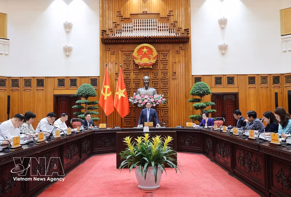 vnanet-potal-thuong-truc-chinh-phu-hop-ban-ve-binh-on-gia-xang-dau-8655095.jpg