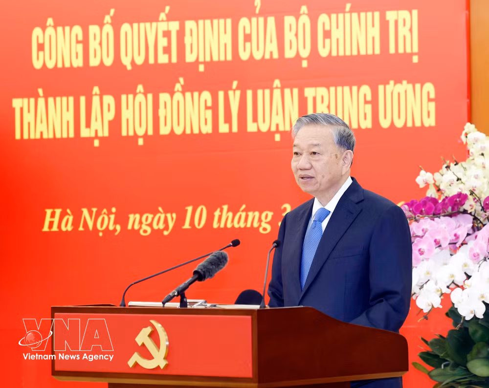 vnanet-vna-potal-tong-bi-thu-to-lam-du-hoi-nghi-cong-bo-quyet-dinh-cua-bo-chinh-tri-thanh-lap-hoi-dong-ly-luan-trung-uong-nhiem-ky-2026-2031-8630878.jpg