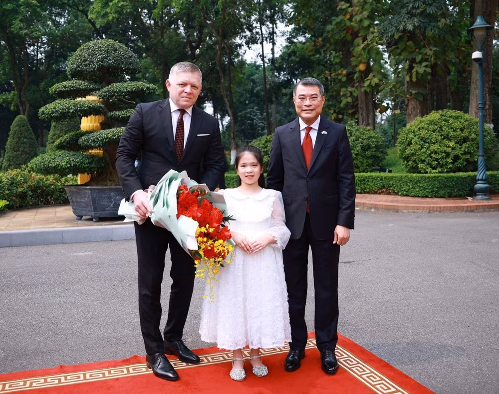 vnanetx-potal-le-don-thu-tuong-slovakia-robert-fico-tham-chinh-thuc-viet-nam-8697366.jpg