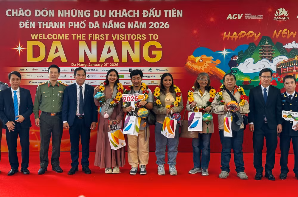 vna-potal-da-nang-chao-don-nhung-du-khach-dau-tien-nam-2026-tao-khi-the-phat-trien-du-lich-8507127.jpg