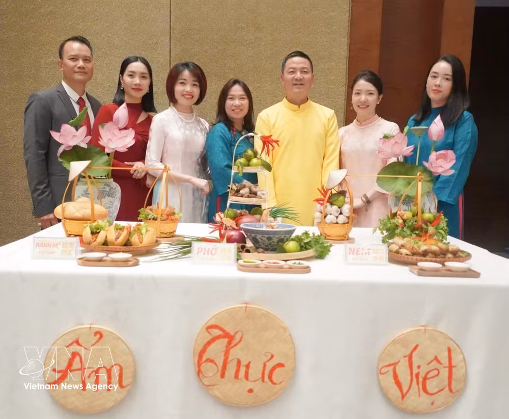 vnanet-potal-tri-thuc-viet-tai-trung-quoc-cau-noi-quang-ba-ngon-ngu-va-van-hoa-viet-nam-8898968.jpg
