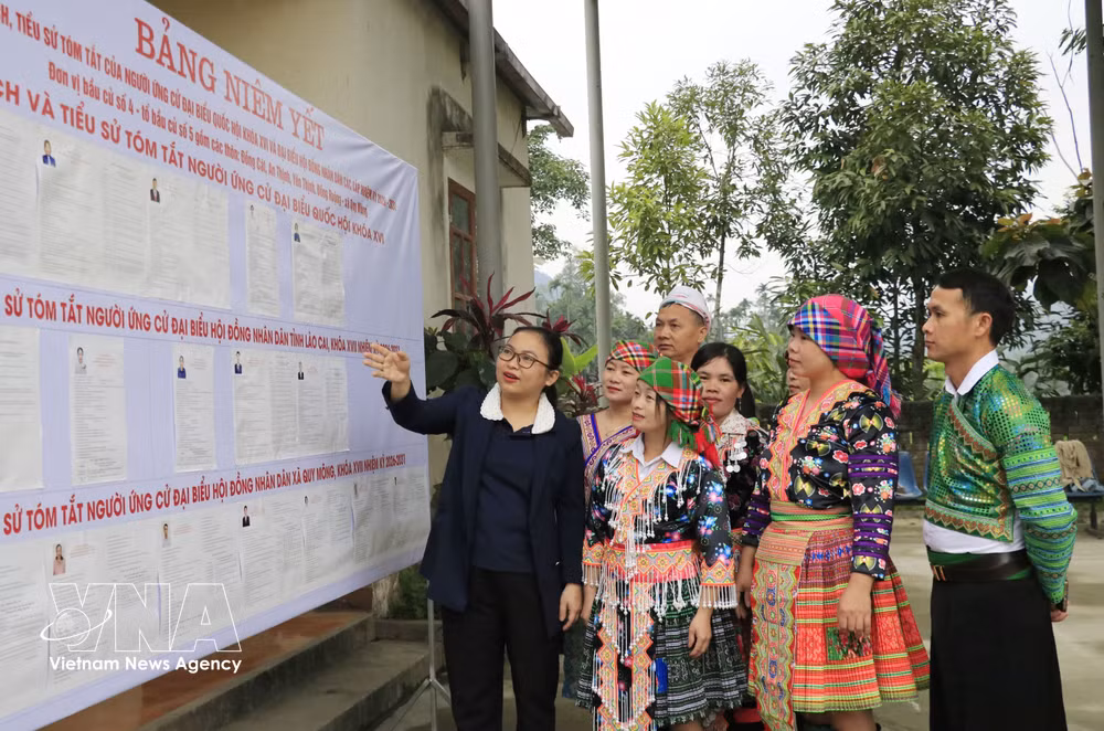 vnanet-bau-cu-quoc-hoi-va-hdnd-ron-rang-khong-khi-ngay-hoi-bau-cu-tai-vung-dong-bao-dan-toc-o-lao-cai-8637222.jpg