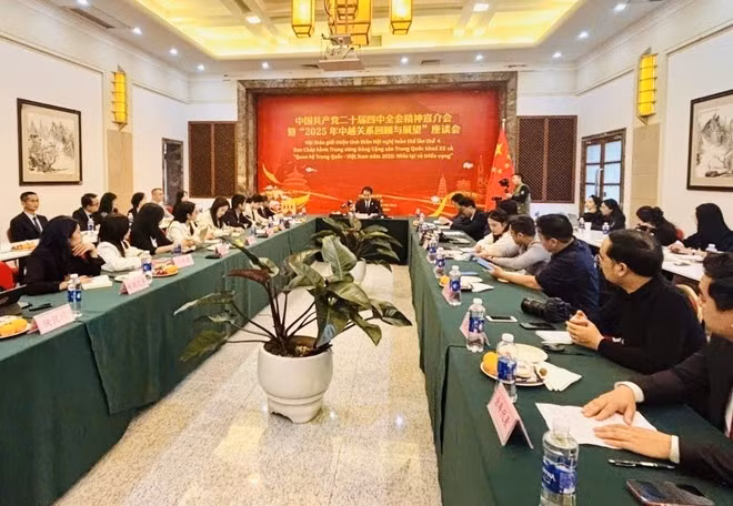 vna-potal-dai-su-quan-trung-quoc-tai-viet-nam-gap-mat-bao-chi-8502251.jpg