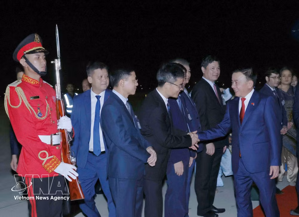 党中央书记处常务书记陈锦秀抵达金边开始对柬埔寨王国进行正式访问。图自越通社