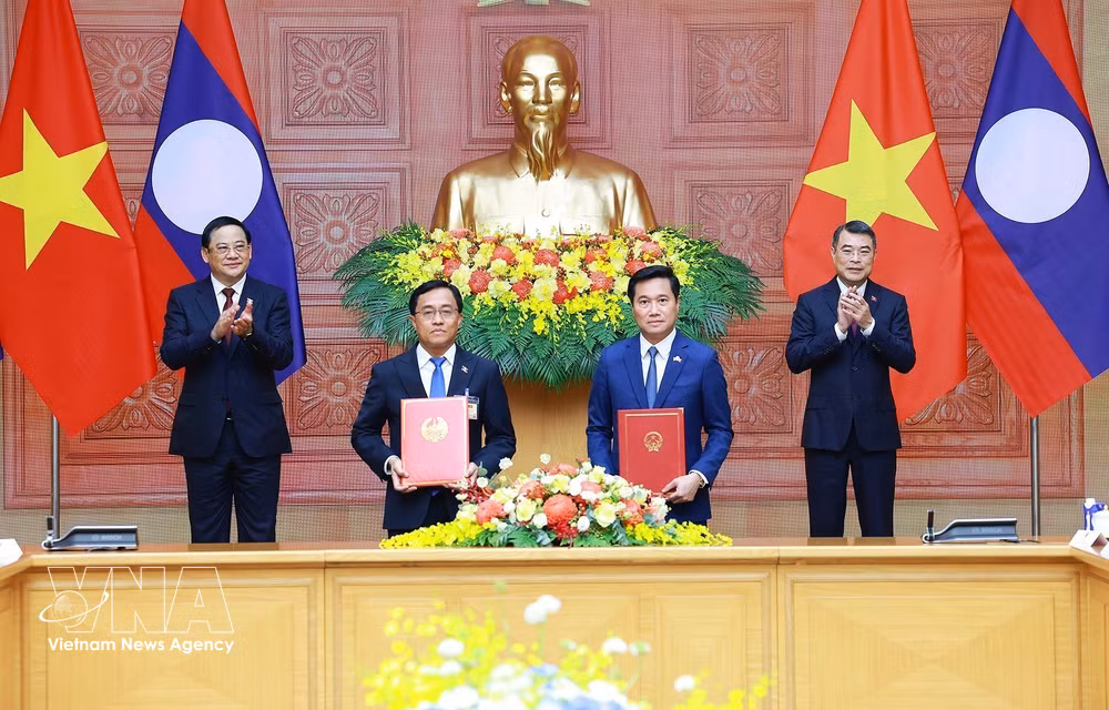 vnanet-potal-thu-tuong-le-minh-hung-va-thu-tuong-lao-sonexay-siphandone-hoi-dam-8810909.jpg