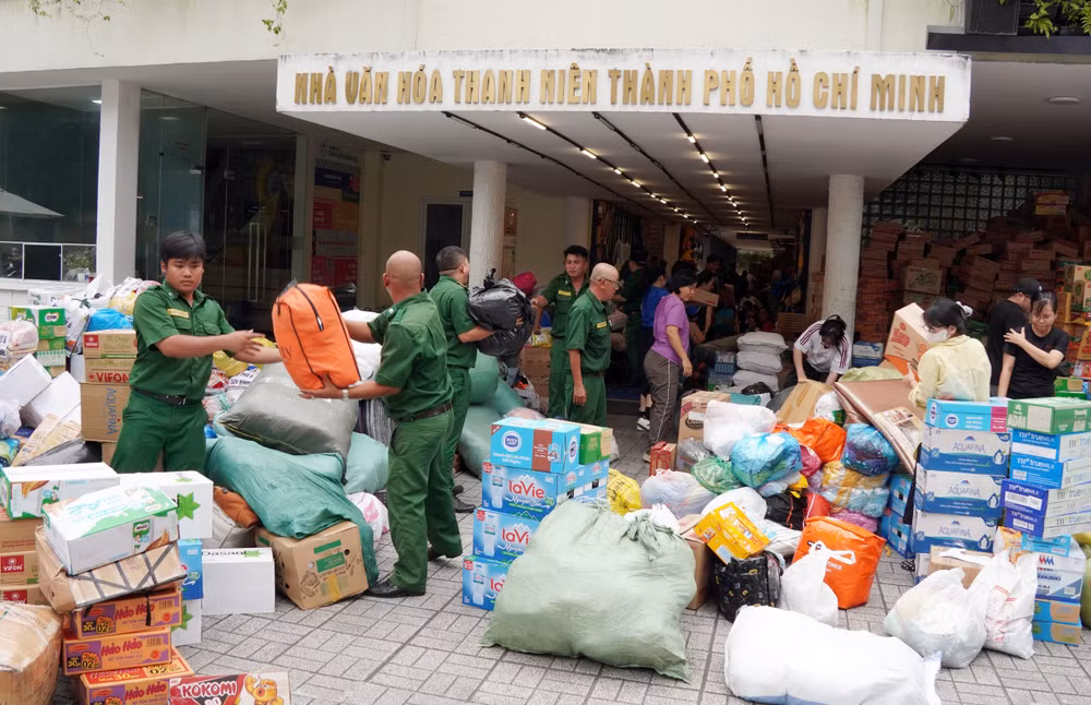 vna-potal-tp-ho-chi-minh-ho-tro-tinh-khanh-hoa-105-tan-hang-hoa-nhu-yeu-pham-8426799.jpg