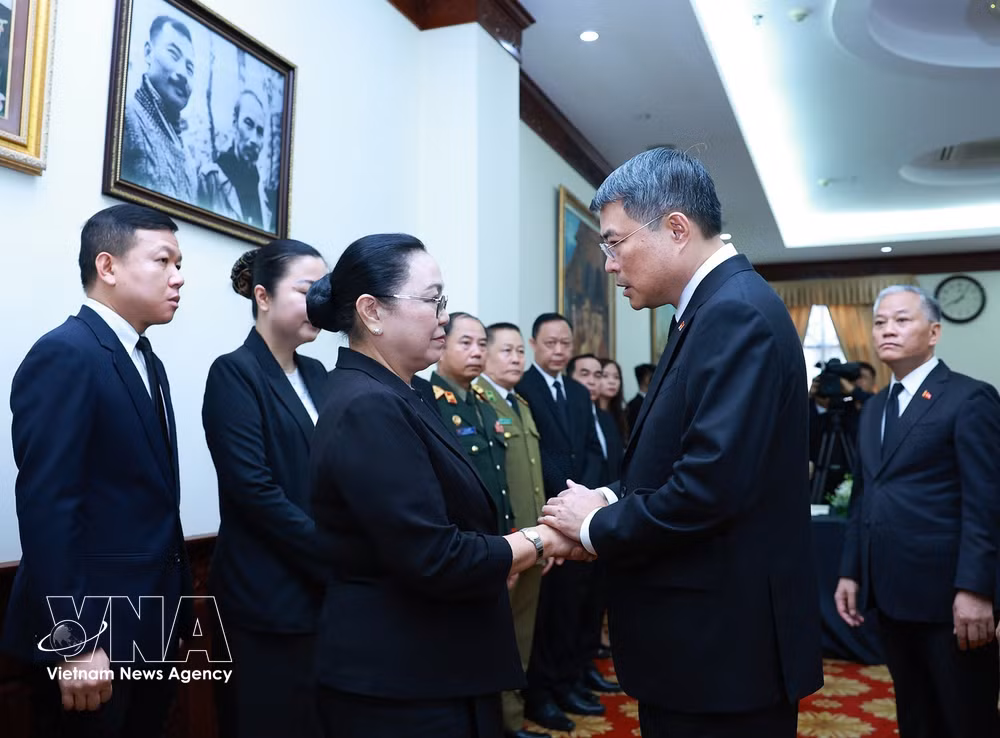 vnanet-potal-thuong-truc-ban-bi-thu-vieng-chu-tich-quoc-hoi-lao-xaysomphone-phomvihane-8944128-3.jpg
