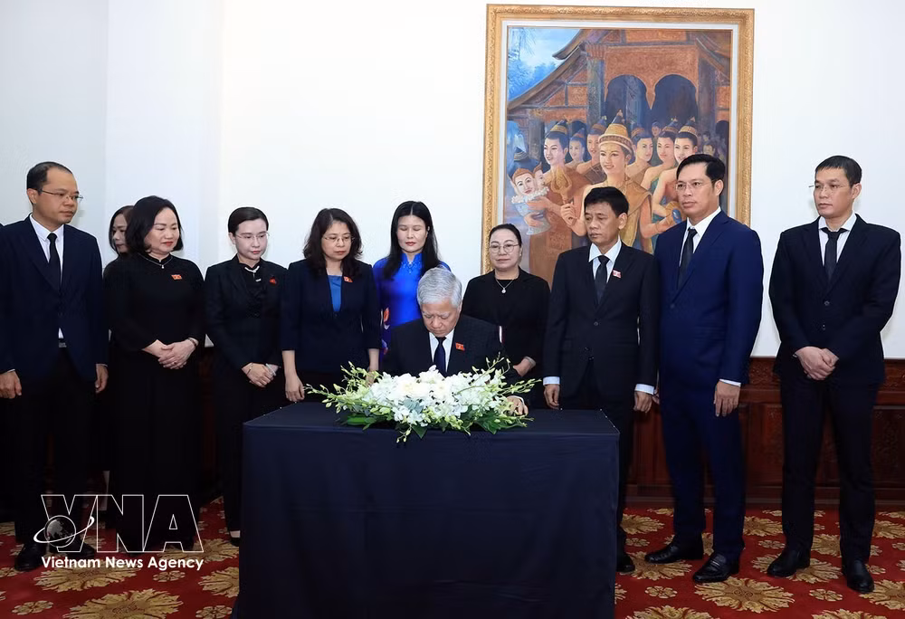 vnanet-potal-thuong-truc-ban-bi-thu-vieng-chu-tich-quoc-hoi-lao-xaysomphone-phomvihane-8944128-2.jpg