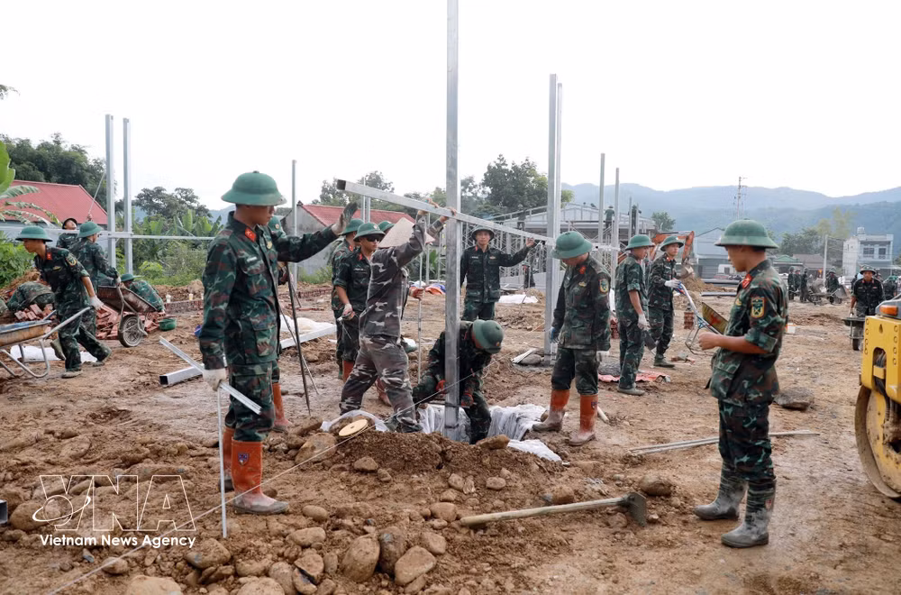 vnanet-potal-bo-chi-huy-quan-su-tinh-lai-chau-trien-khai-xay-nha-cho-nguoi-dan-vung-lu-muong-than-8906132.jpg
