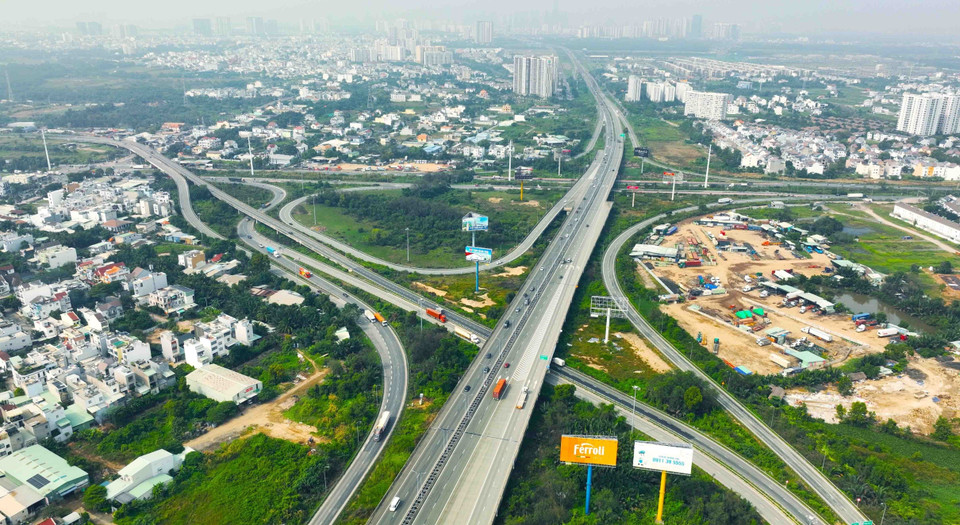 与守德市安富坊龙城（Long Thành）—油椰（Dầu Giây）高速公路接处的安富交通枢纽。图自越通社