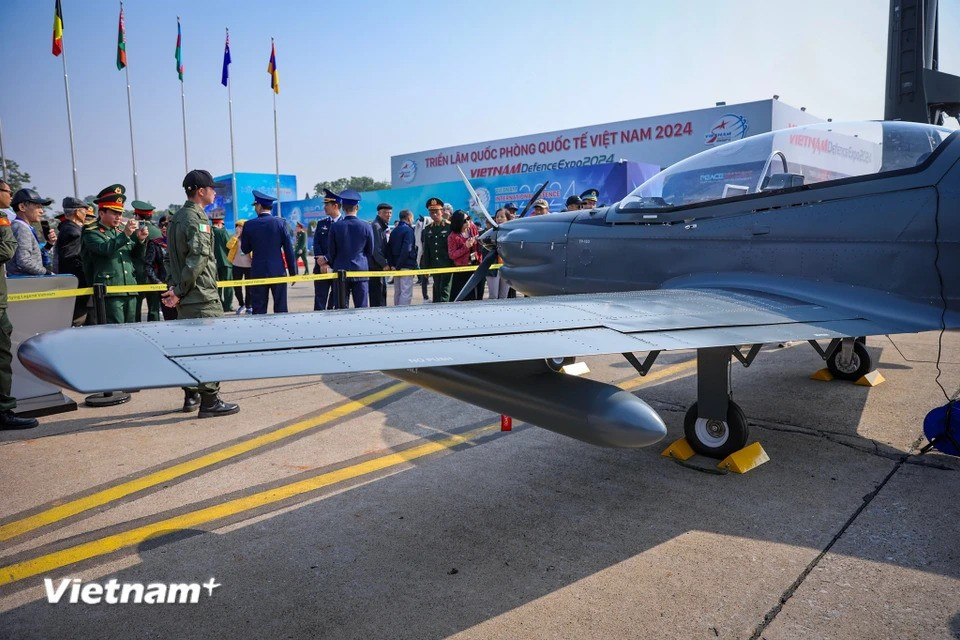 TP-150飞机完全由铝合金制造，并配备收放式起落架系统。TP-150具有在多种不同跑道表面上起降的能力。图自Vietnam+