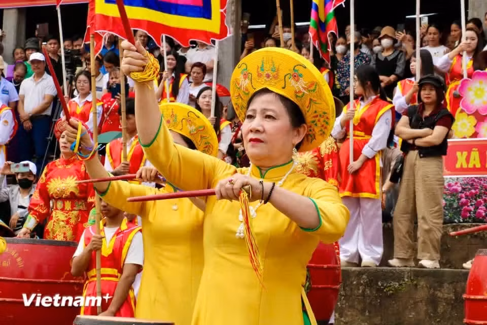 各项祭祀仪式均严格按照古时标准进行，这既是年长者丰富经验的体现，也是当地年轻一代的有序传承，确保了绝对的庄严与神圣性。图自Vietnam+