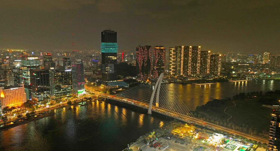 横跨西贡河，连接第一郡和守德市的波山桥。图自越通社