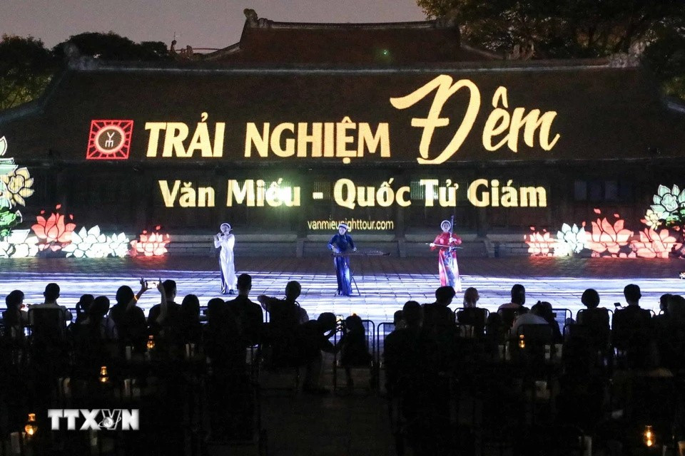 河内市拥有诸多世界遗产，如升龙皇城、文庙国子监，以及历史悠久的旅游胜地，如还剑湖、胡志明主席陵。图自越通社