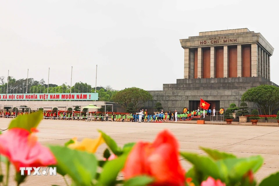 河内市拥有诸多世界遗产，如升龙皇城、文庙国子监，以及历史悠久的旅游胜地，如还剑湖、胡志明主席陵。图自越通社
