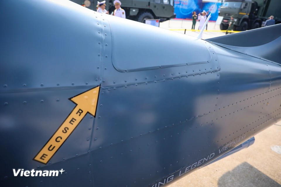 飞机发生故障时使用的救援降落伞系统。图自Vietnam+