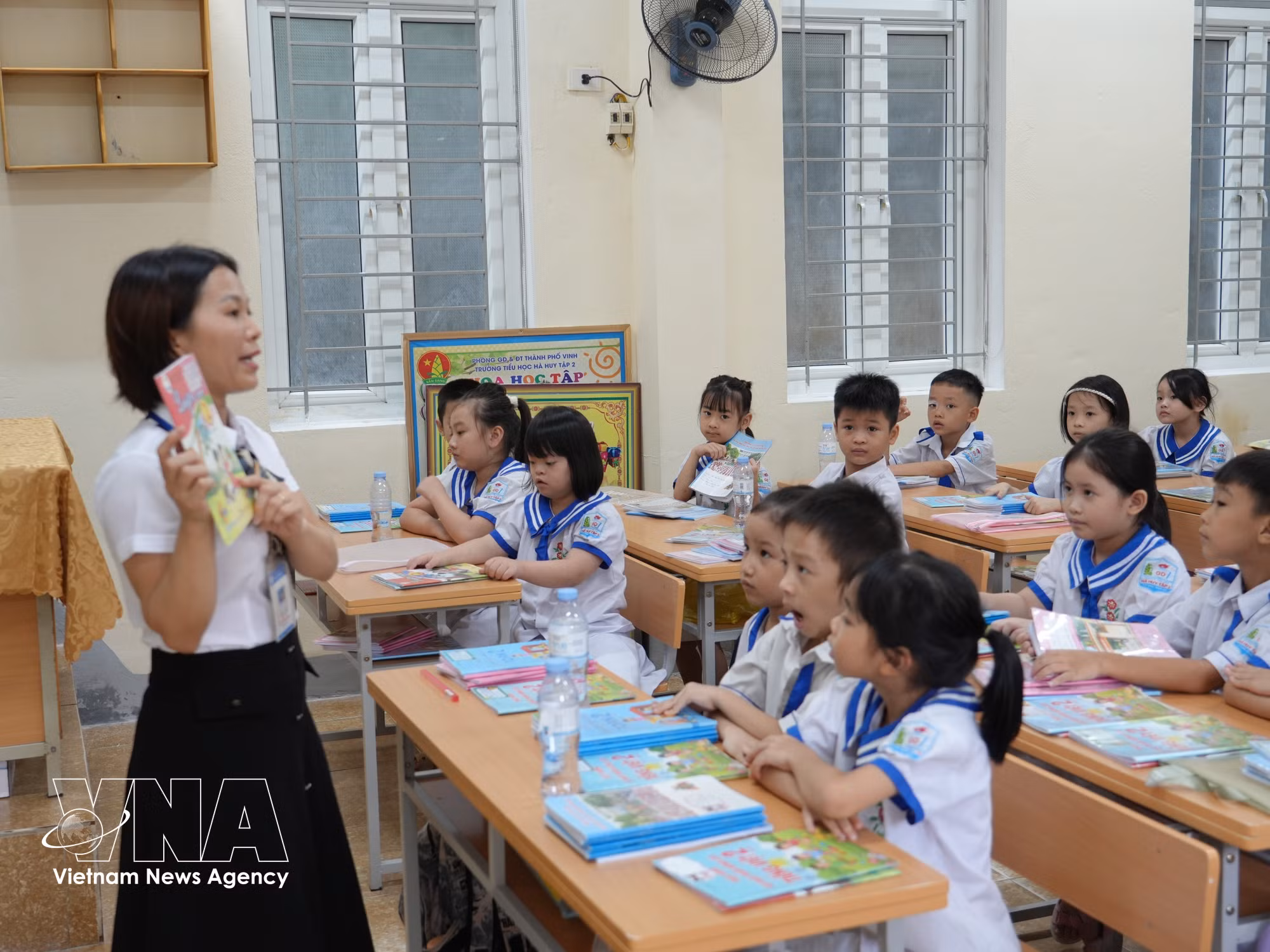 vnanet-potal-hoc-sinh-nghe-an-han-hoan-tuu-truong-8240177.jpg
