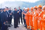 范明政总理与地方政府及友谊—芝陵和同登—茶岭高速公路项目各施工单位举行工作座谈。图片来源：越通社