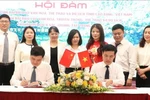高平省文化体育与旅游厅与中国广西百色市文化广电体育和旅游局领导签署合作备忘录。图自越通社