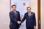 越南国会主席陈青敏会见哈萨克斯坦议会下院议长科沙诺夫。图片来源：越通社