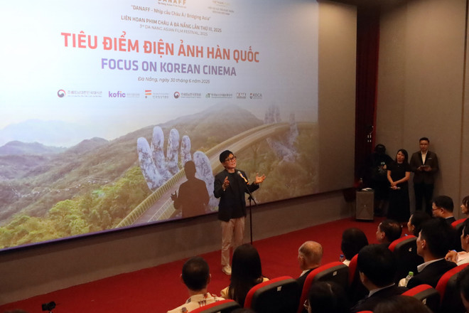 第三届岘港亚洲电影节(DANAFF 2025)交流活动。图自越通社 vna-potal-lien-hoan-phim-chau-a-da-nang-lan-thu-iii-cac-suat-chieu-phim-thu-hut-dong-dao-nguoi-dan-du-khach-den-xem-8123361.jpg
