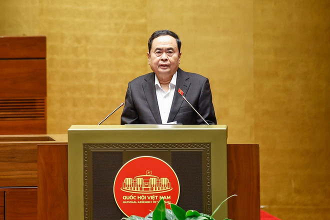 国会主席陈青敏发表讲话。图自越通社 vna-potal-chu-tich-quoc-hoi-chu-tri-hoi-nghi-ung-dung-cong-nghe-tri-tue-nhan-tao-trong-chuyen-doi-so-cua-quoc-hoi-7921380.jpg