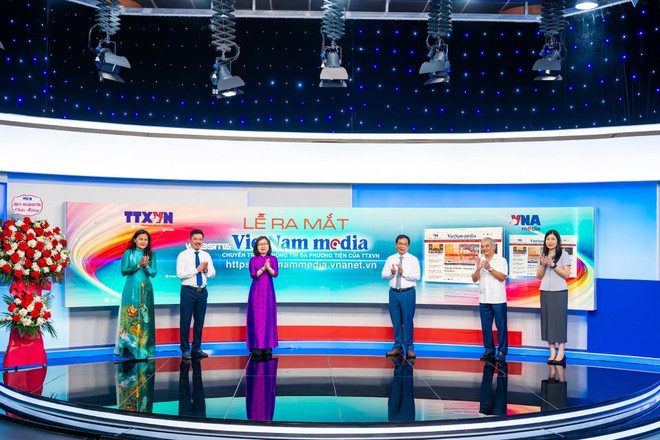 融媒体新闻专网vietnammedia.vnanet.vn启动仪式。图自越通社 chuyen-trang-6.jpg