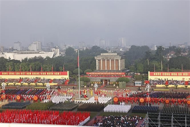 鼓乐表演拉开八月革命胜利暨九二国庆80周年庆典的序幕。图自越通社 vna-potal-le-ky-niem-dieu-binh-dieu-hanh-80-nam-cach-mang-thang-tam-va-quoc-khanh-2-9-8250089.jpg