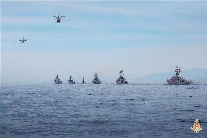 海军航空兵的DHC-6飞机。图自越通社 vna-potal-san-sang-cho-man-dieu-binh-cac-luc-luong-vu-trang-tren-bien-8250044.jpg