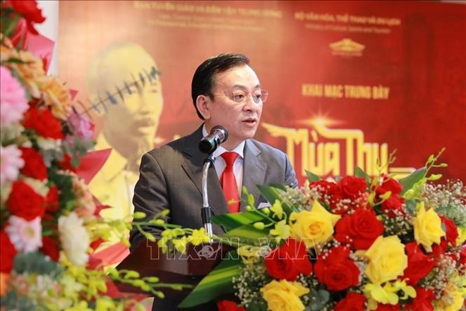 胡志明博物馆馆长武孟河在开幕式上致辞。图自越通社 bao-tang-250825-1.jpg