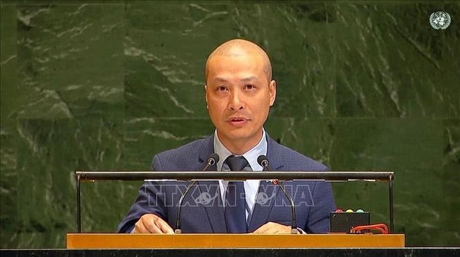 越南常驻联合国代表团副团长阮黄原公使在会上发表讲话。图自越通社 myanmar-11025-10.jpg