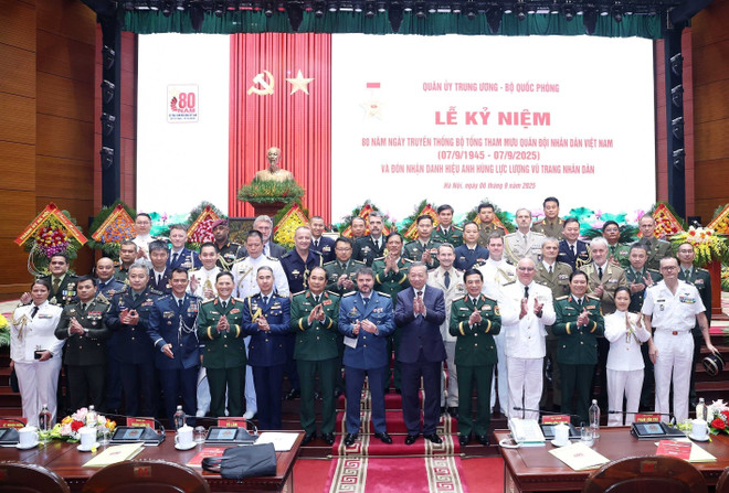 vna-potal-tong-bi-thu-to-lam-du-ky-niem-80-nam-ngay-truyen-thong-bo-tong-tham-muu-qdnd-viet-nam-8259807.jpg