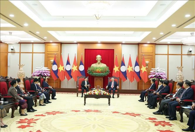 越共中央总书记苏林会见老挝总书记、国家主席通伦·西苏里。图自越通社 1761380291435.jpg