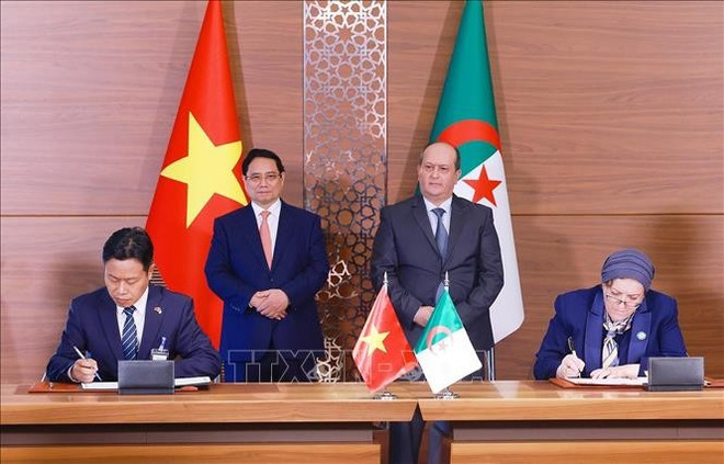 thu-tuong-pham-minh-chinh-va-thu-tuong-algeria-sifi-ghrieb-chung-kien-ky-hiep-dinh-ve-hop-tac-trong-linh-vuc-giao-duc-giua-hai-chinh-phu.jpg