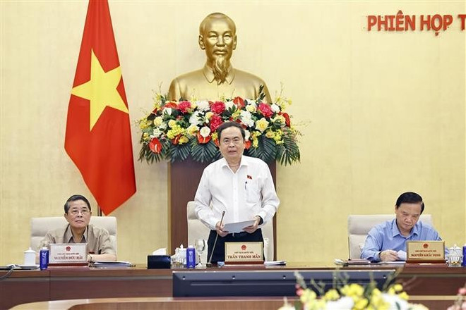 越南国会主席陈青敏主持开幕式并发表讲话。图自越通社 vna-potal-chu-tich-quoc-hoi-phat-bieu-khai-mac-phien-hop-thu-47-cua-uy-ban-thuong-vu-quoc-hoi-8140781.jpg