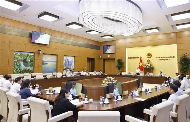 越南国会常务委员会第47次会议开幕。图自越通社 vna-potal-chu-tich-quoc-hoi-phat-bieu-khai-mac-phien-hop-thu-47-cua-uy-ban-thuong-vu-quoc-hoi-8140800.jpg